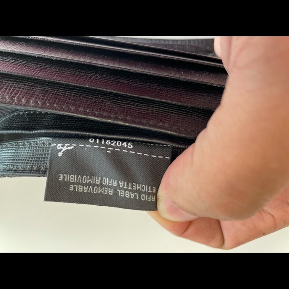 Authentic FENDI wallet, with original box and bag - Picture 7 of 7